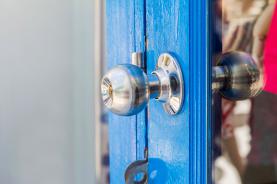 Cheap locksmith installs door lock