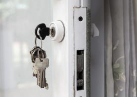 Emergency locksmith made key replacement